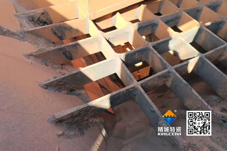 港口料仓料斗采用三合一陶瓷衬板